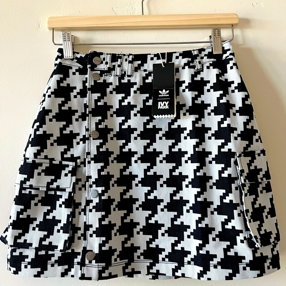 IVY PARK - NWT Houndstooth black and light grey mini skirt Size Small